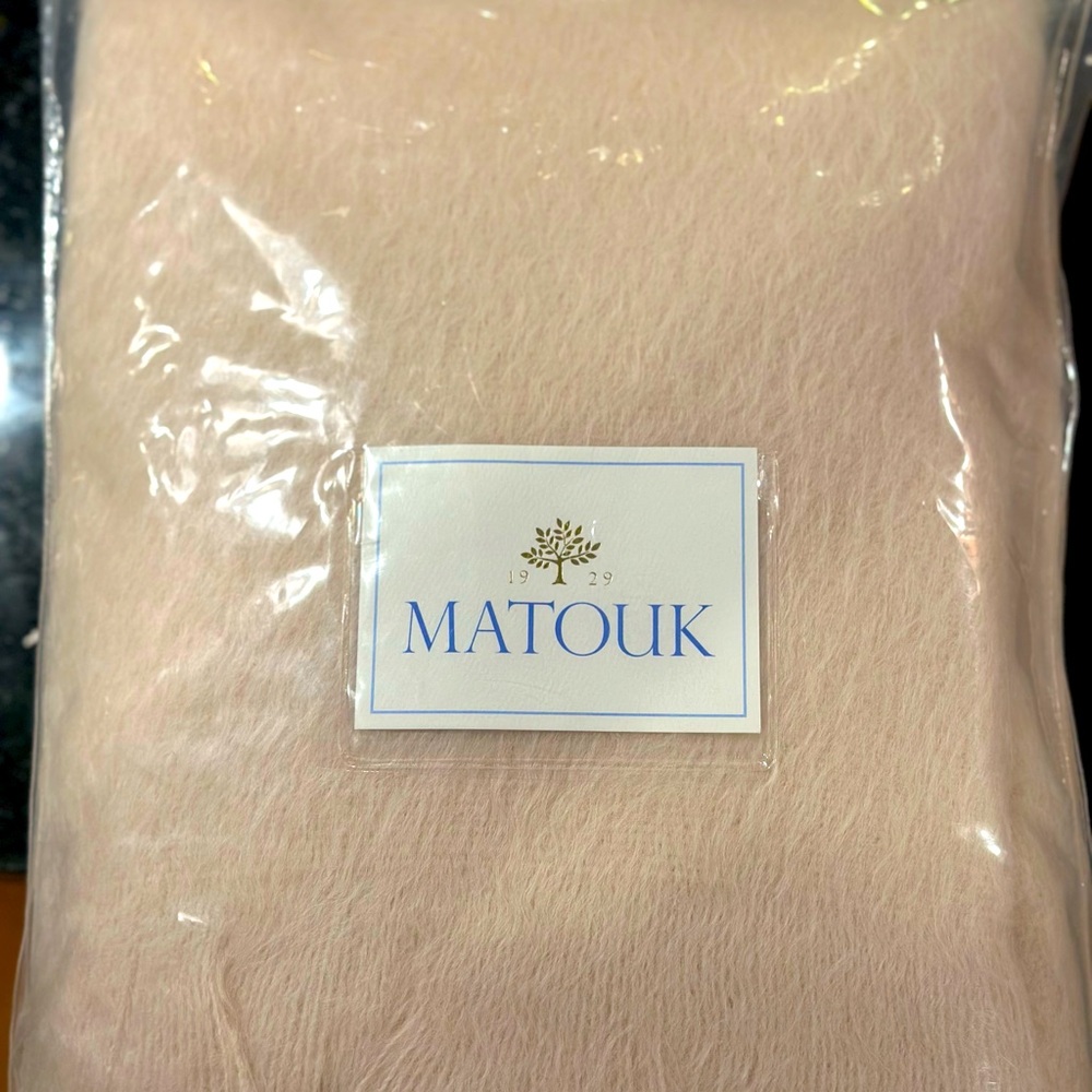 NWT Matouk Bruno Throw 💘 50 x 70 in Slipper ✨